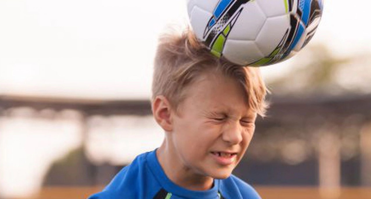 Cabezazos en el fútbol infantil Opción Médica